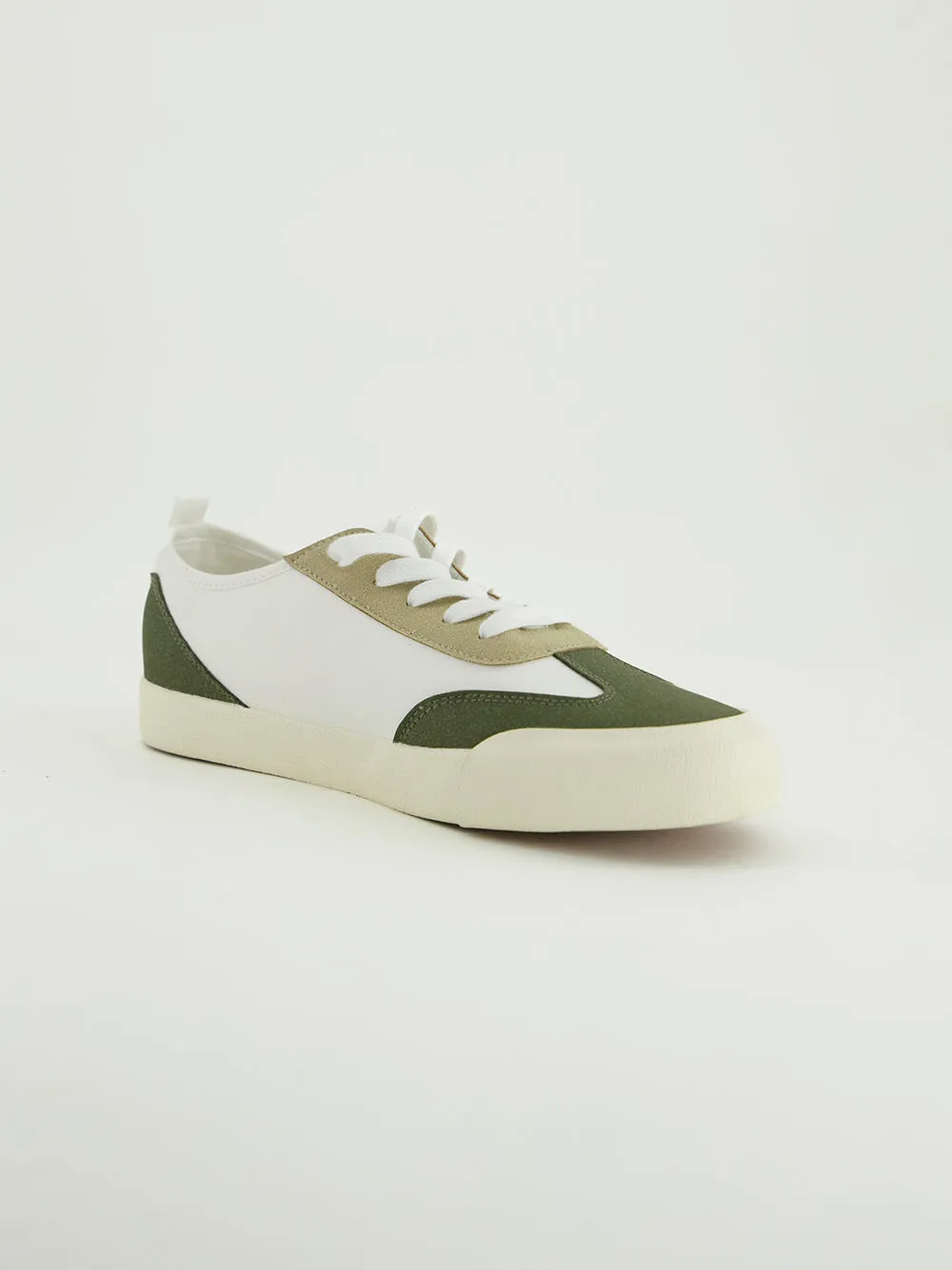 Canvas Sneaker.