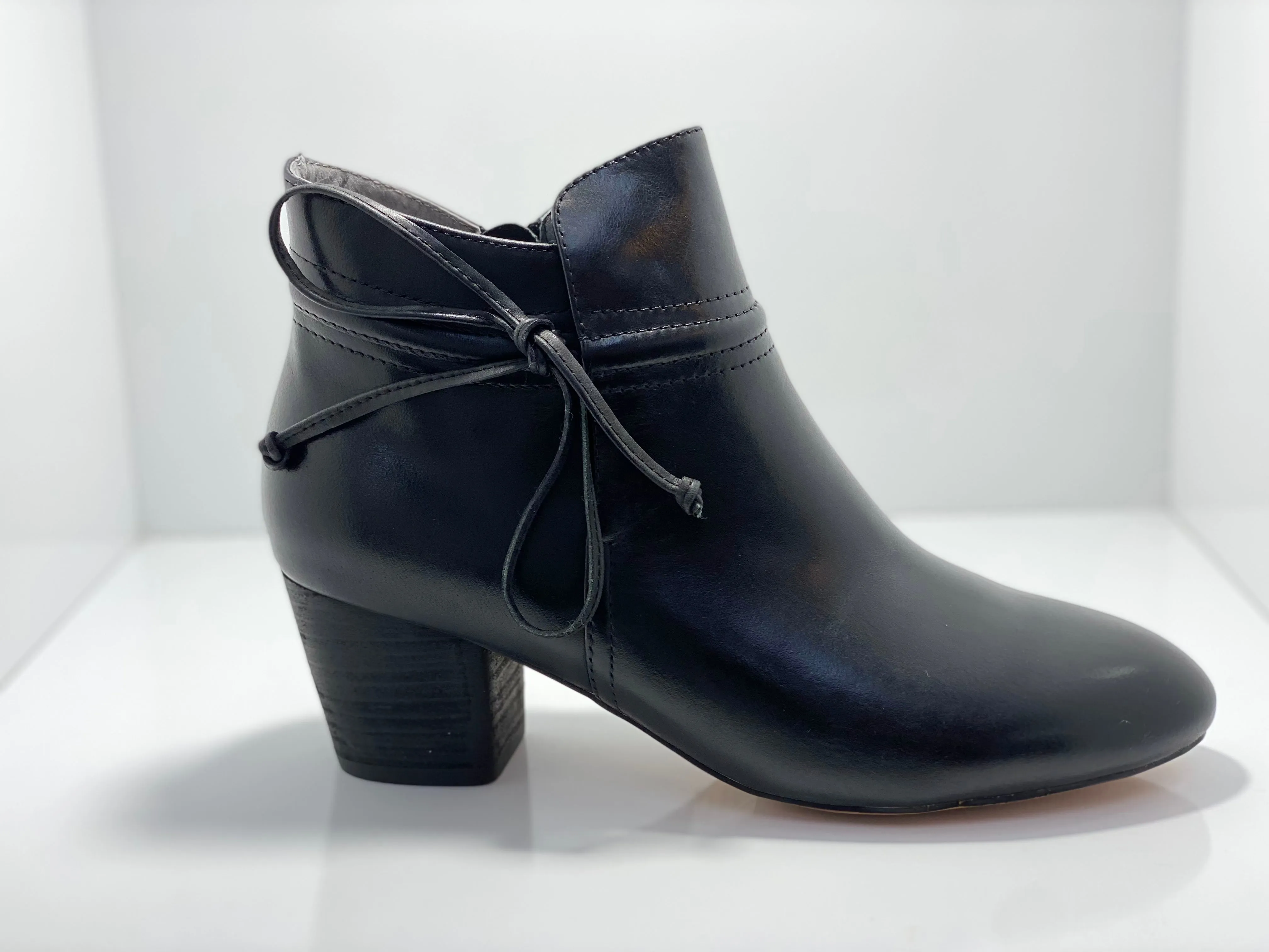 Chelsea Boot with Zip Isabella