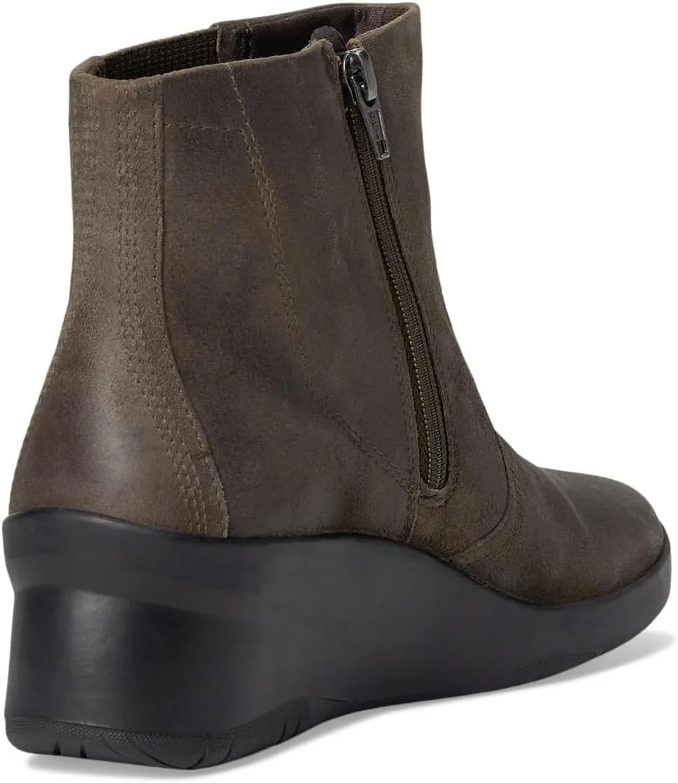 Clarks Women's Suttyn Rae Chelsea Boot
