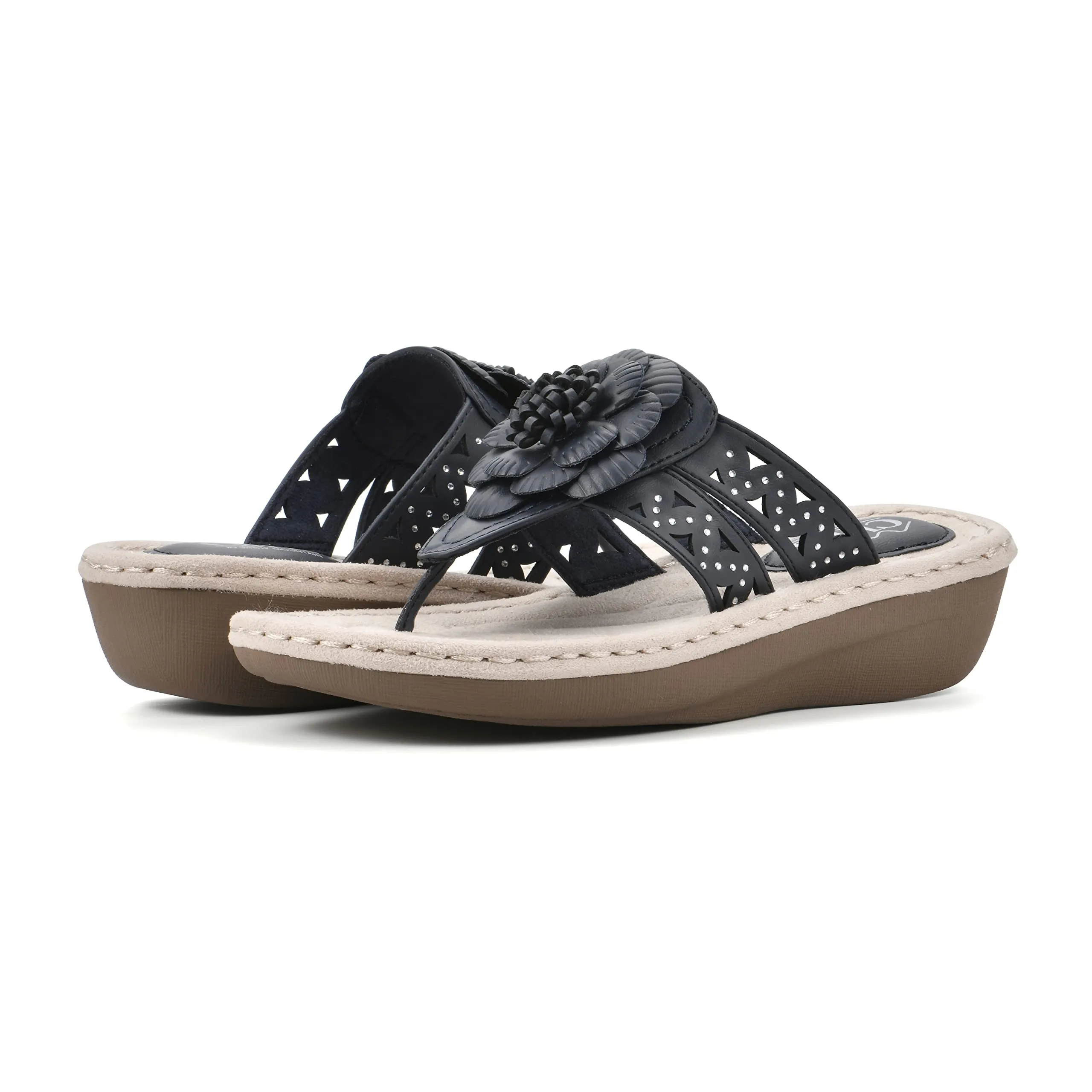 CLIFFS BY WHITE MOUNTAIN Cynthia Women's Thong Sandal, Navy/Smooth, 7 M