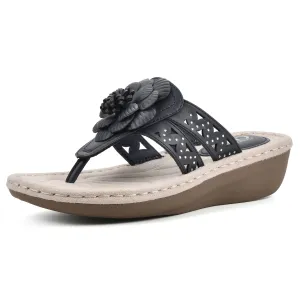 CLIFFS BY WHITE MOUNTAIN Cynthia Women's Thong Sandal, Navy/Smooth, 7 M