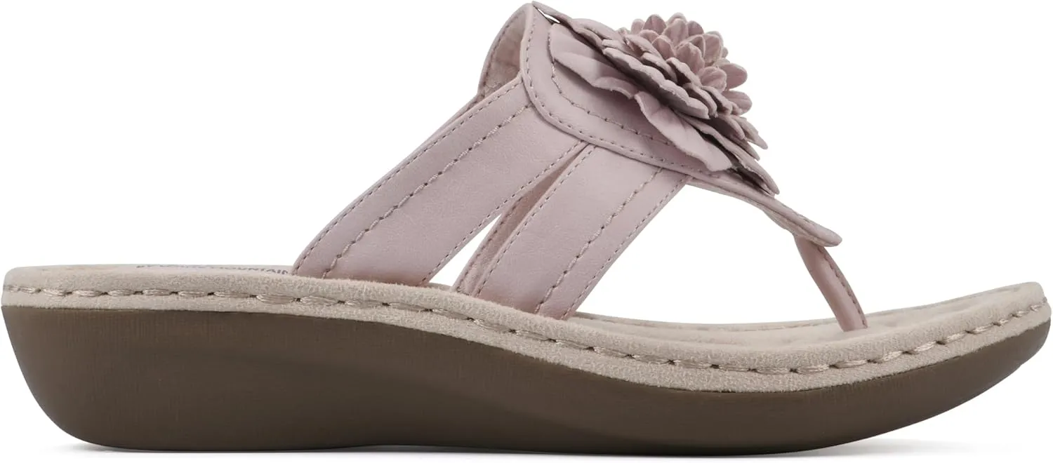 CLIFFS BY WHITE MOUNTAIN Women's Cassia Mini Wedge Flower Flip Flop Sandal
