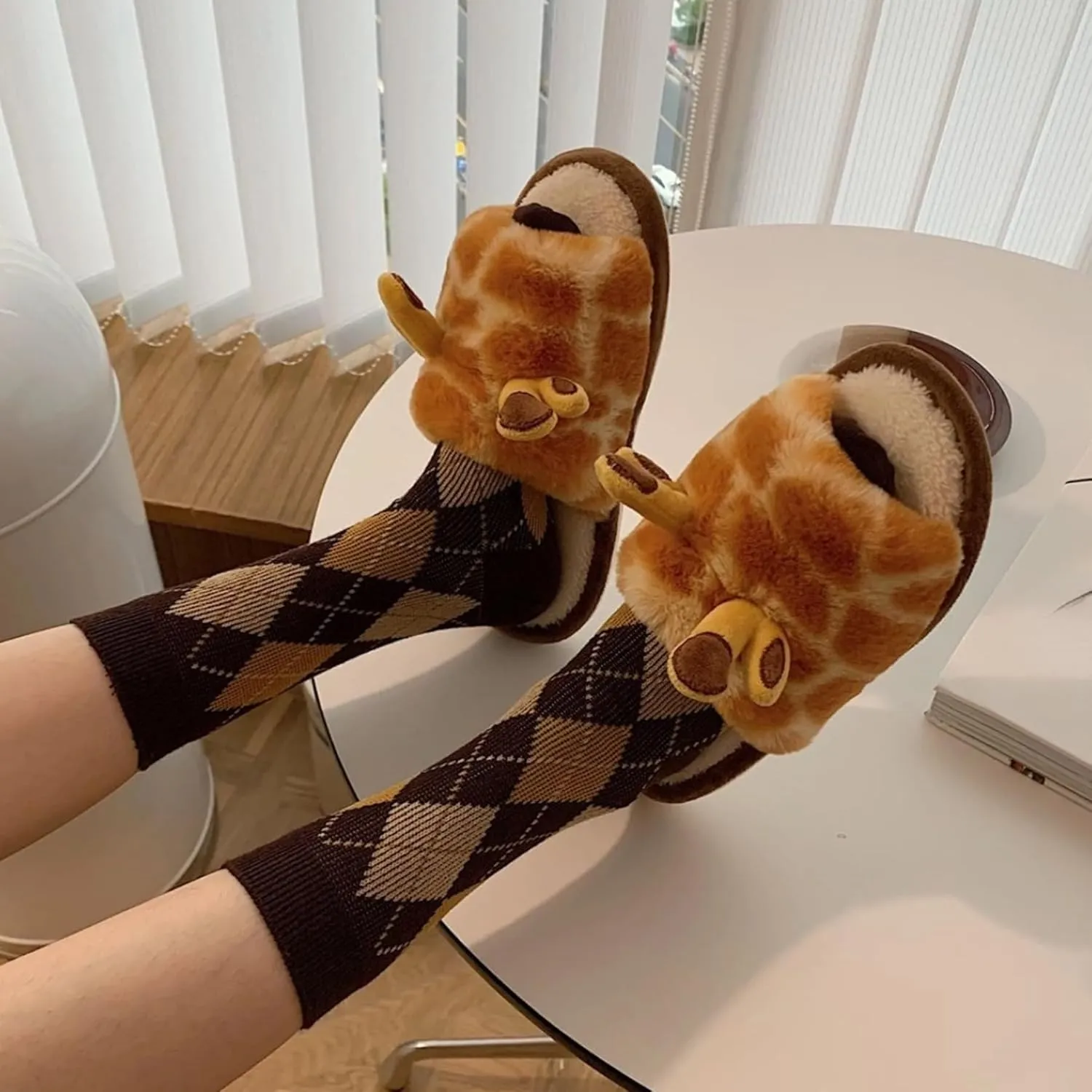 Cute Giraffe Slippers for Women Indoor Fun Cozy Plush Cotton Home Slides Winter Warm Animal Themed Shoes Soft Fleece Non Slip House Slipper