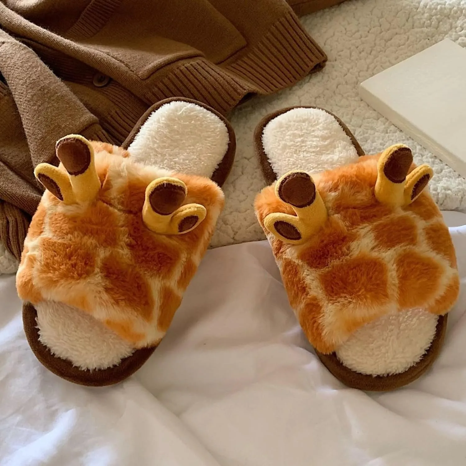 Cute Giraffe Slippers for Women Indoor Fun Cozy Plush Cotton Home Slides Winter Warm Animal Themed Shoes Soft Fleece Non Slip House Slipper