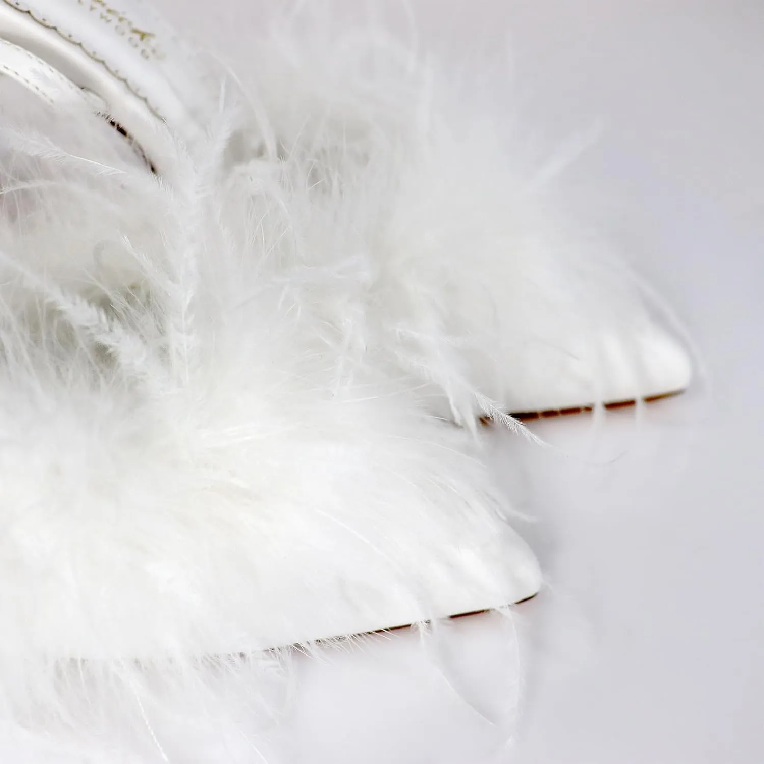 FREDERICK'S OF HOLLYWOOD Pointed Toe Ostrich Feather W/HIGH Heel, FOH-Valerie