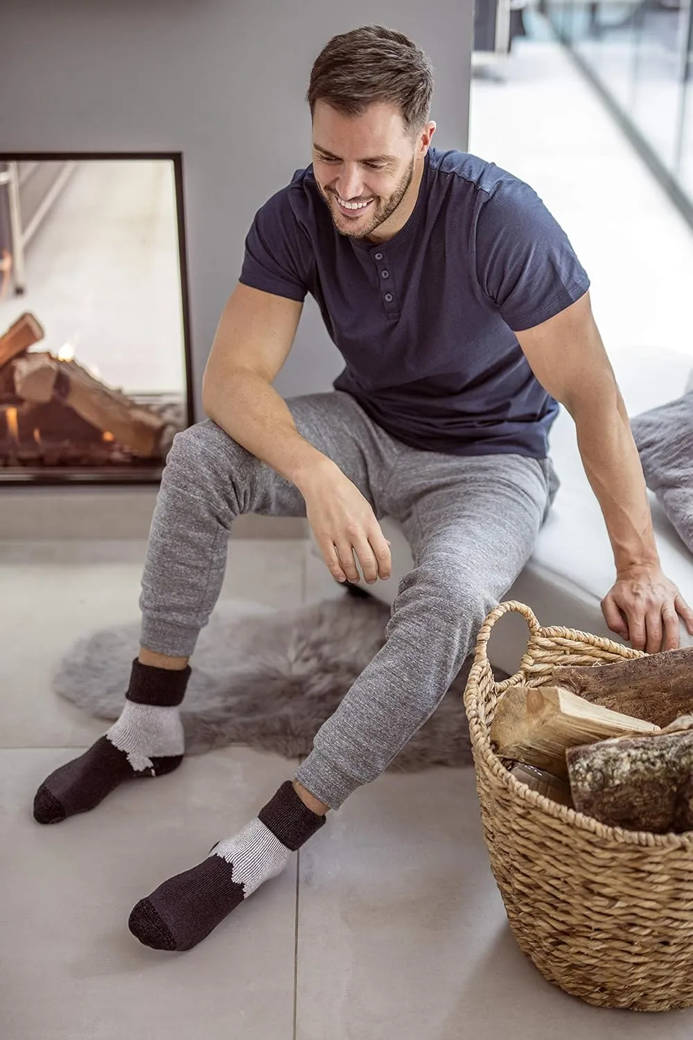 HEAT HOLDERS - Mens Soft Thermal Non Skid Slipper Bed Socks with Gripper Bottoms