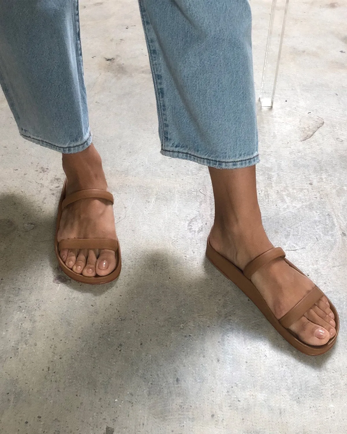 Line Sandal in Saddle