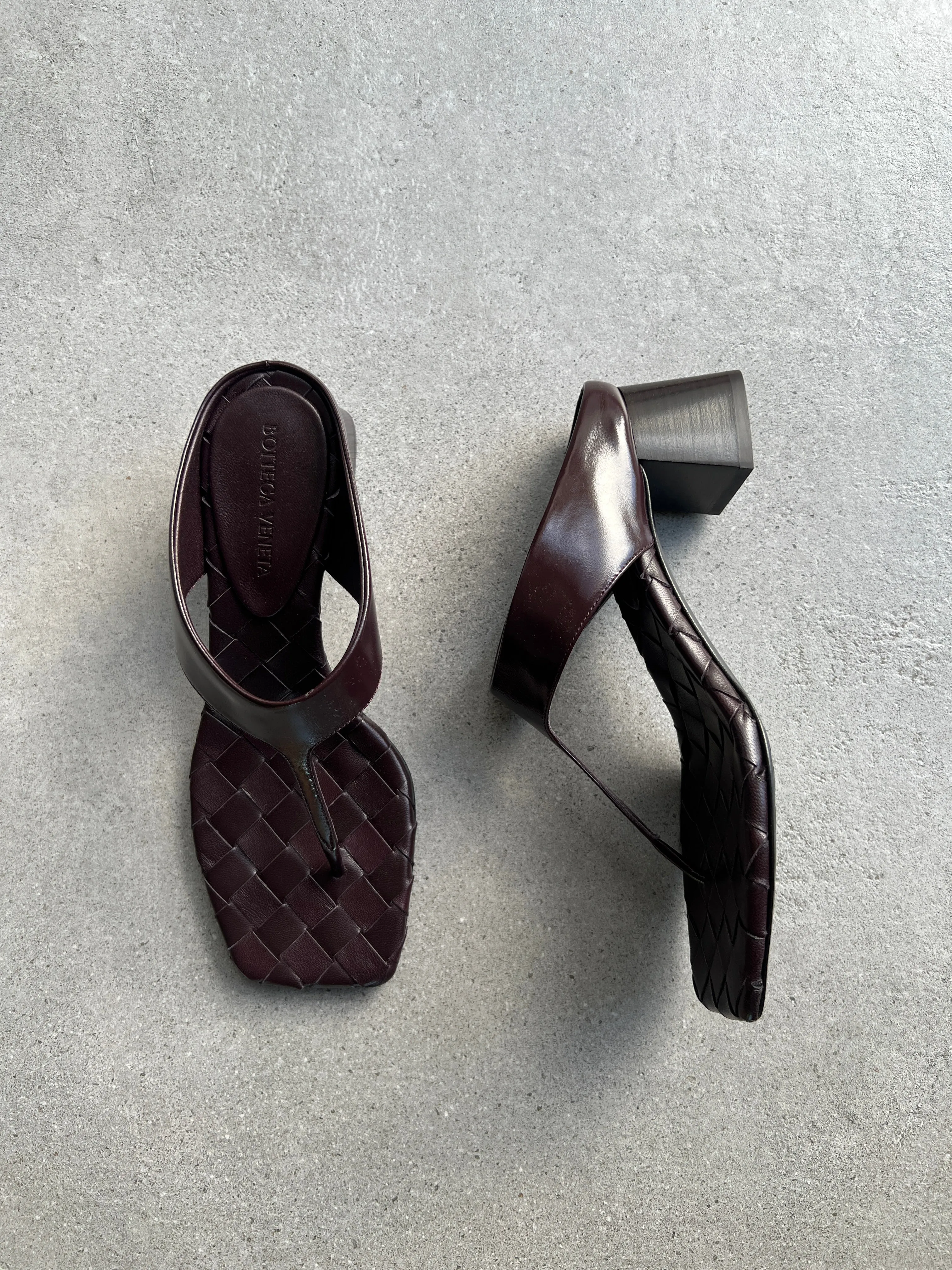 Mirella Thong Sandal 45, Dark Barolo