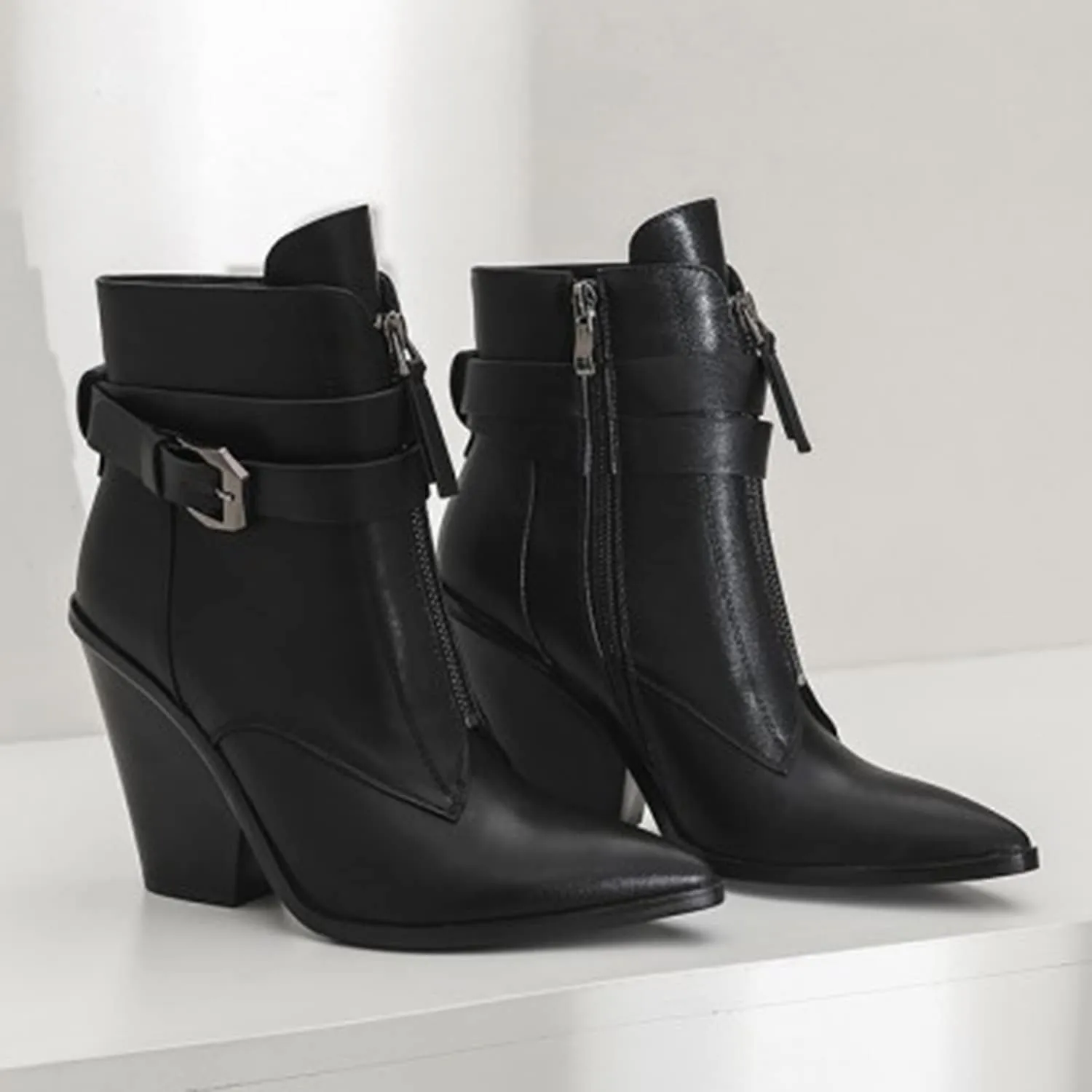 MOOMMO Women Chunky Heel Western Booties Pointed Toe Buckle Strap Crocodile Pattern Front Zipper Ankle Boots Cowboy 4 Inch High Stacked Heel Animal Print Wild Cool Party Club Winter 5-11 M US