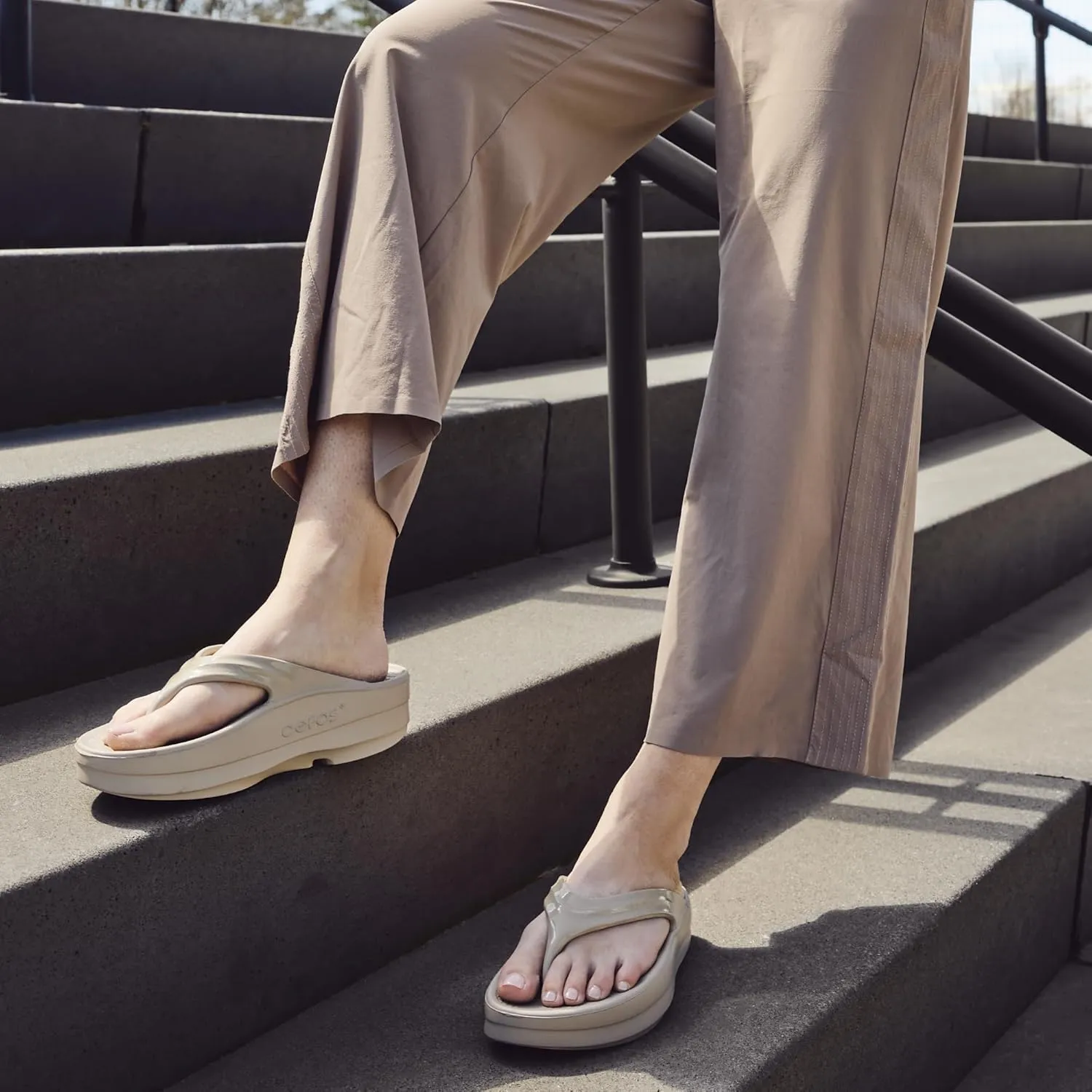OOFOS Oomega Thong Sandal Womens Shoes