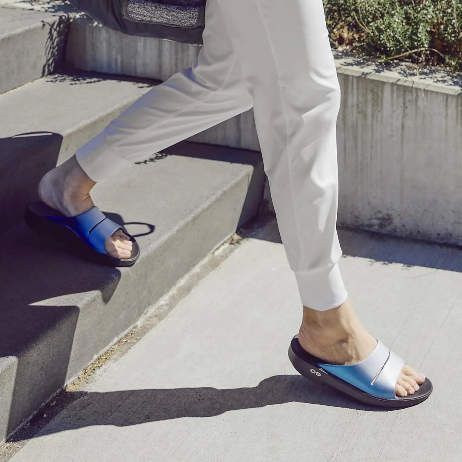 OOFOS Women's Ooahh Luxe Slide Slipper