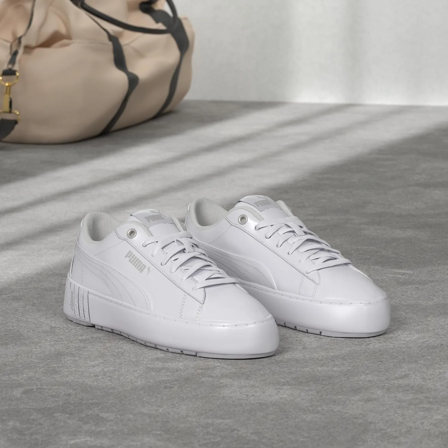 PUMA Women's Smash Platform V2 Sneaker