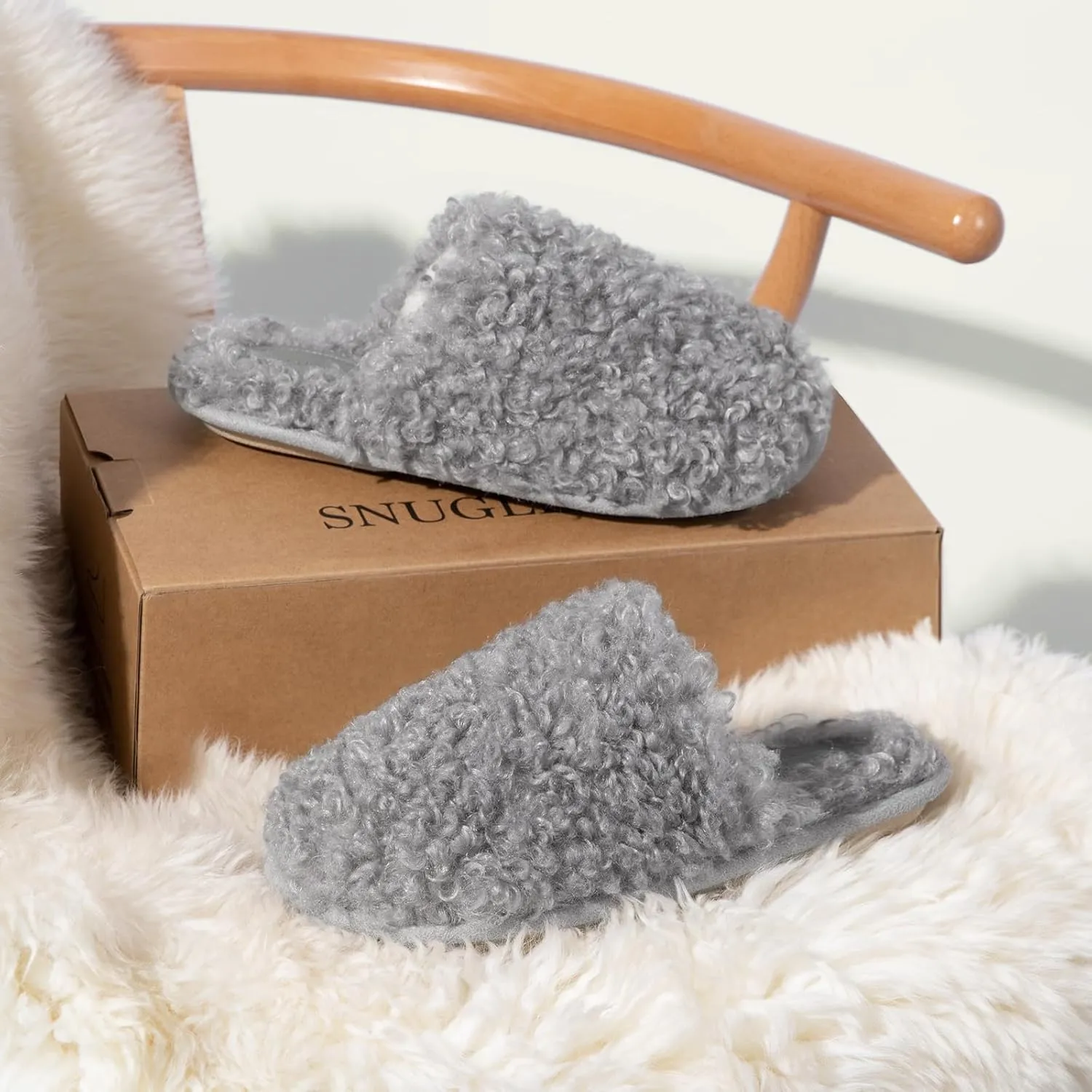 Snug Leaves Women's Scuff Slippers Furry Cute Curly Faux Wool Slip-on Indoor Memory Foam House Shoes