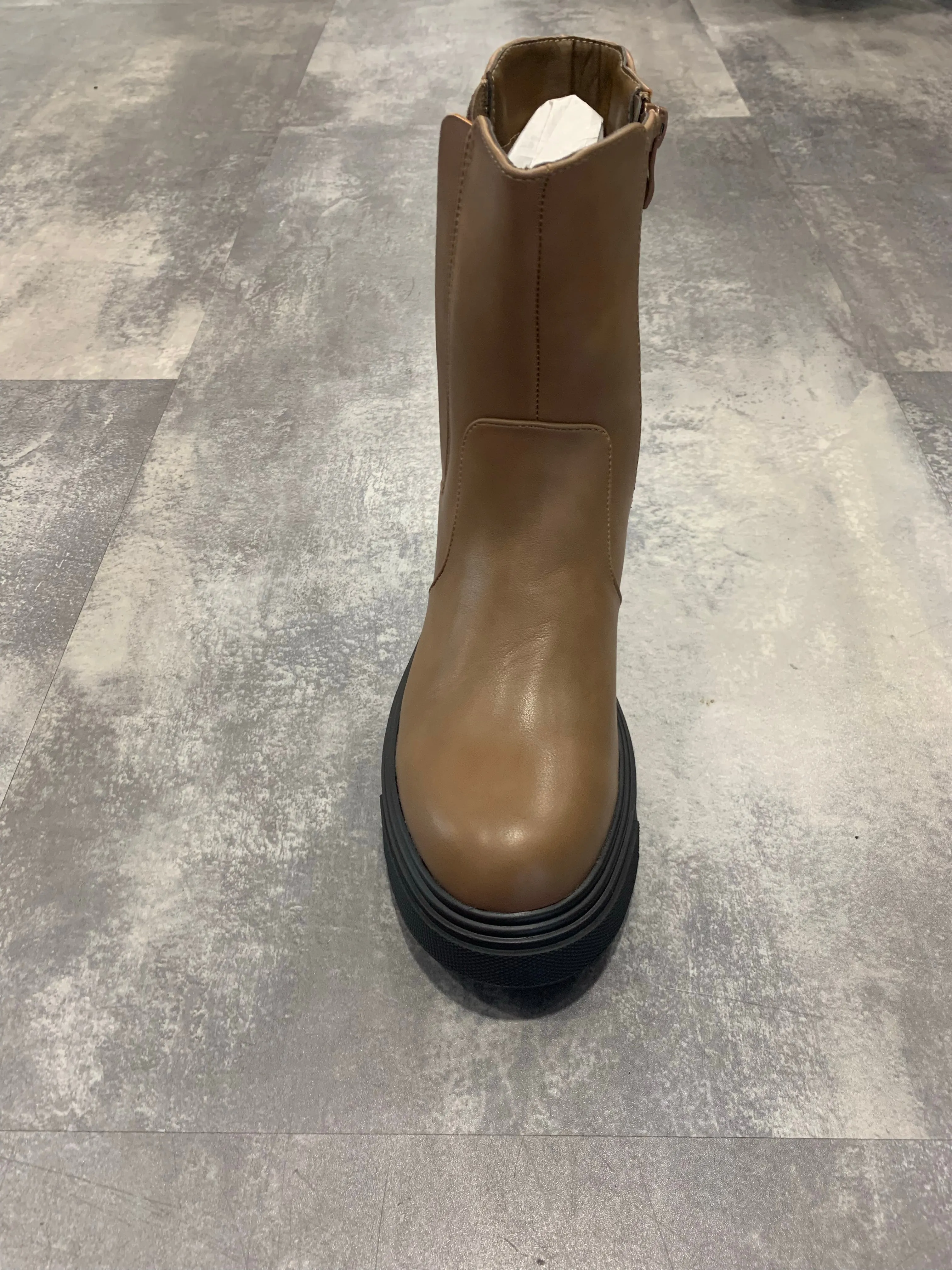 Taupe extreme sole boot