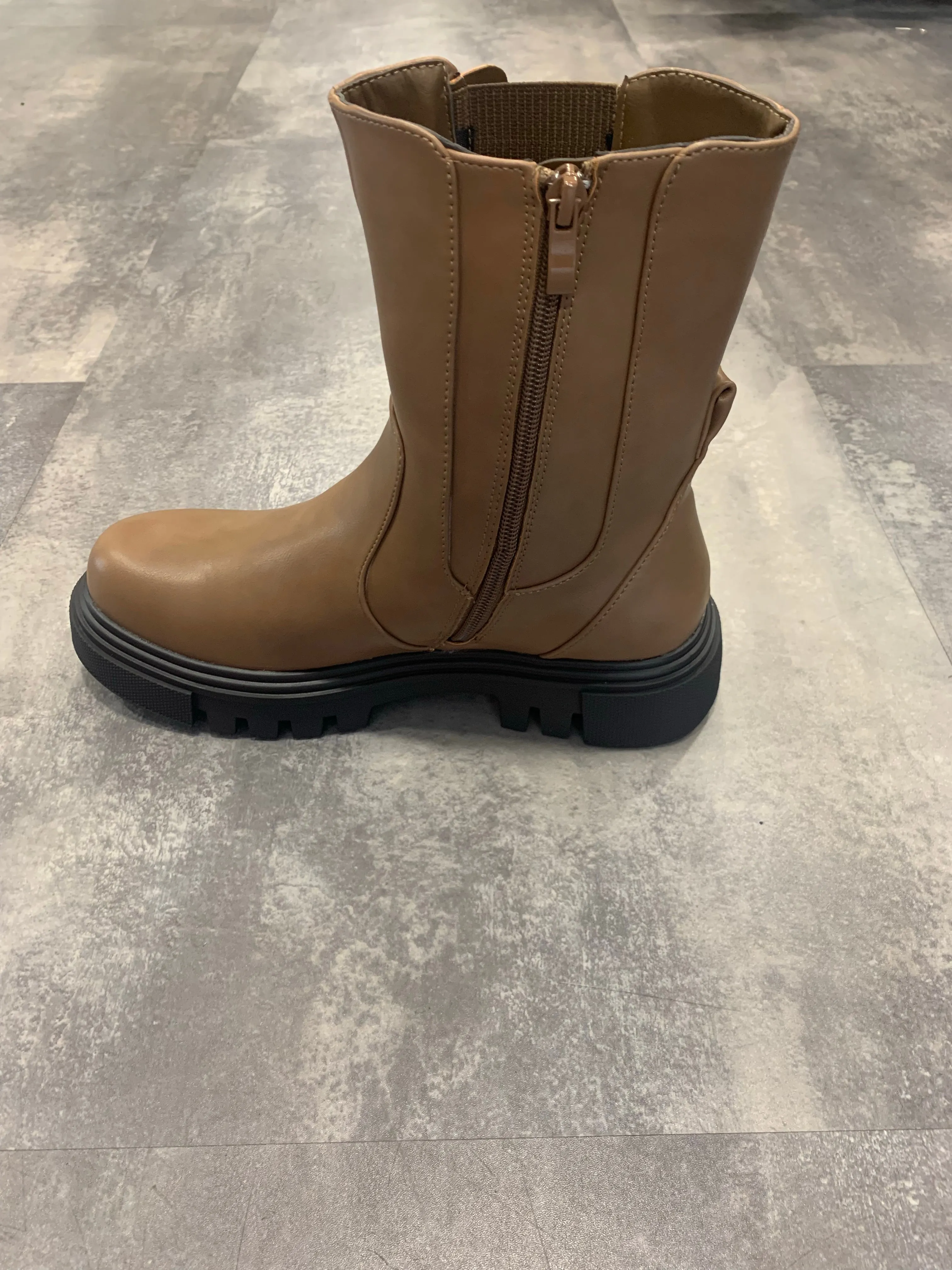 Taupe extreme sole boot