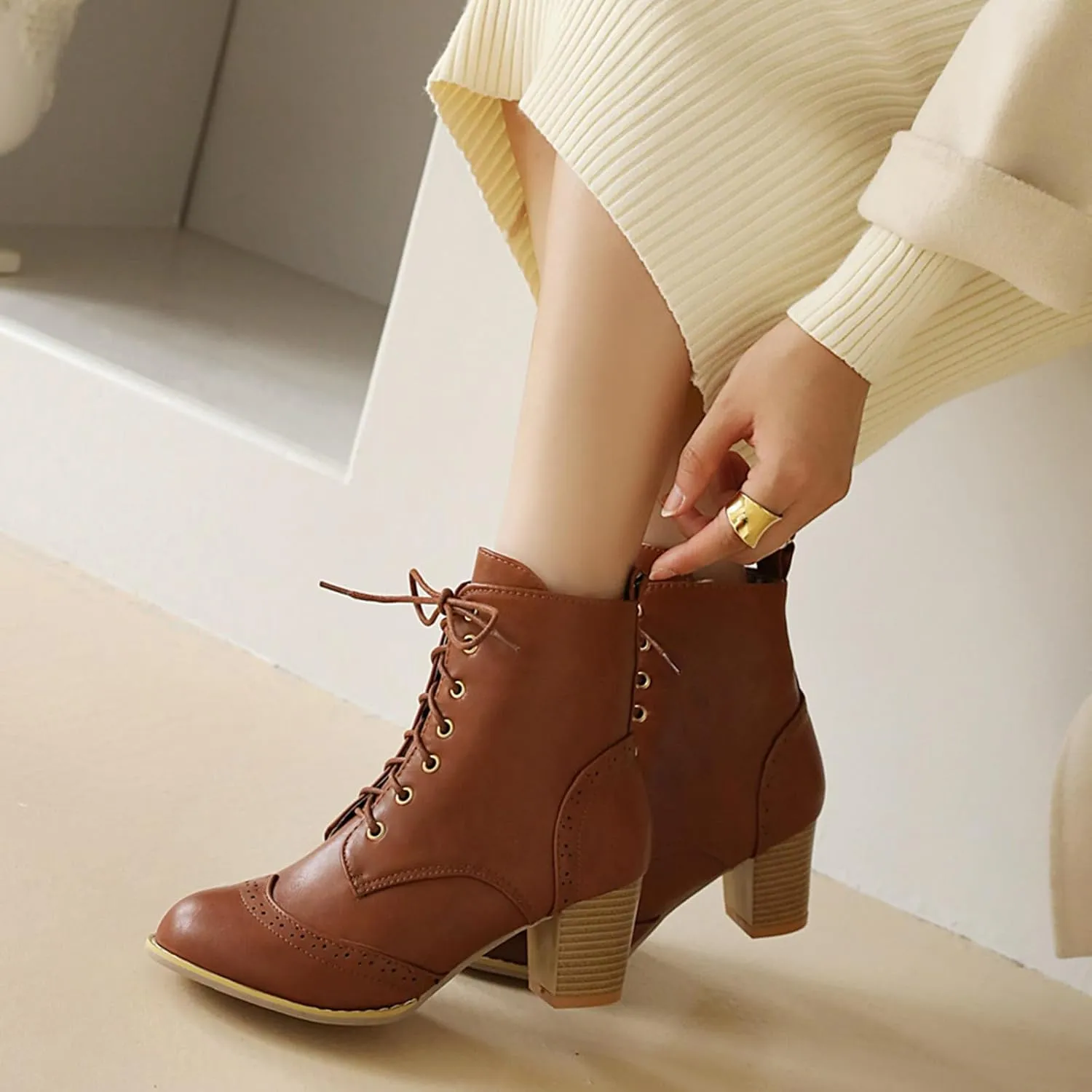 UniqueStride Women's Brogue Ankle Boots Lace Up Ankle Bootie with Chunky Block Heel Round Toe Shoes