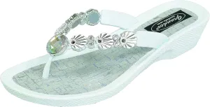 Women's Sea Shell V Thong Sandal (10, White)